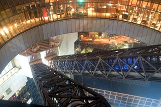 Illustration for article titled World's Tallest Escalator, Another Day at the Mall